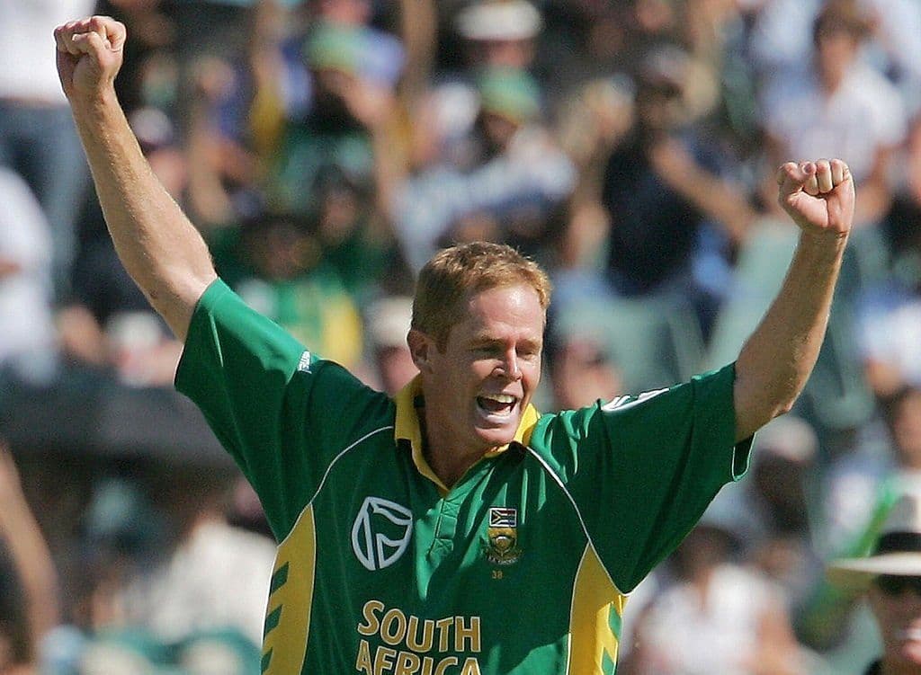 Shaun Pollock South Africa ODI Bowling.jpeg