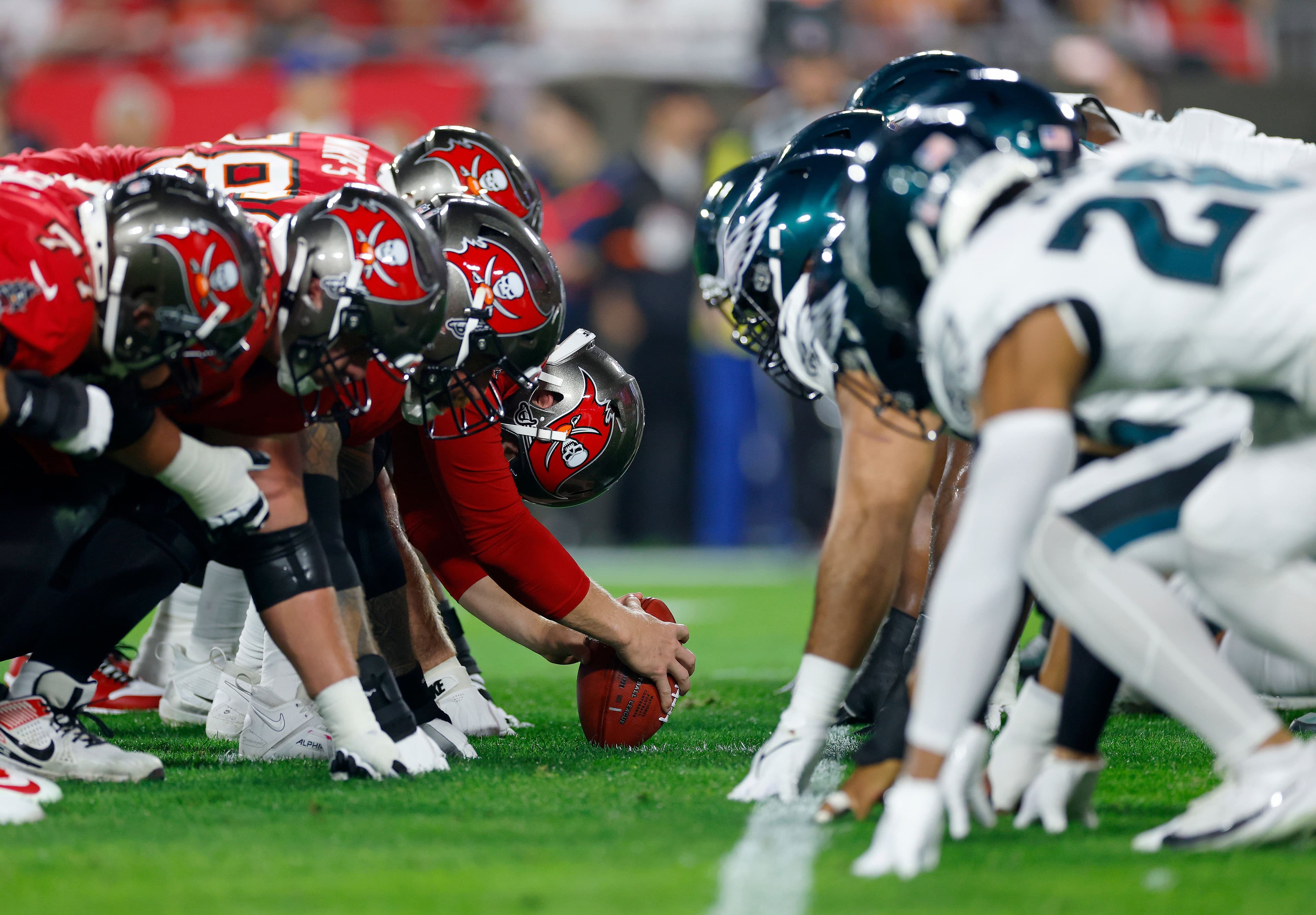 Tampa Bay Buccaneers and the Philadelphia Eagles line up during the NFC Wild Card game