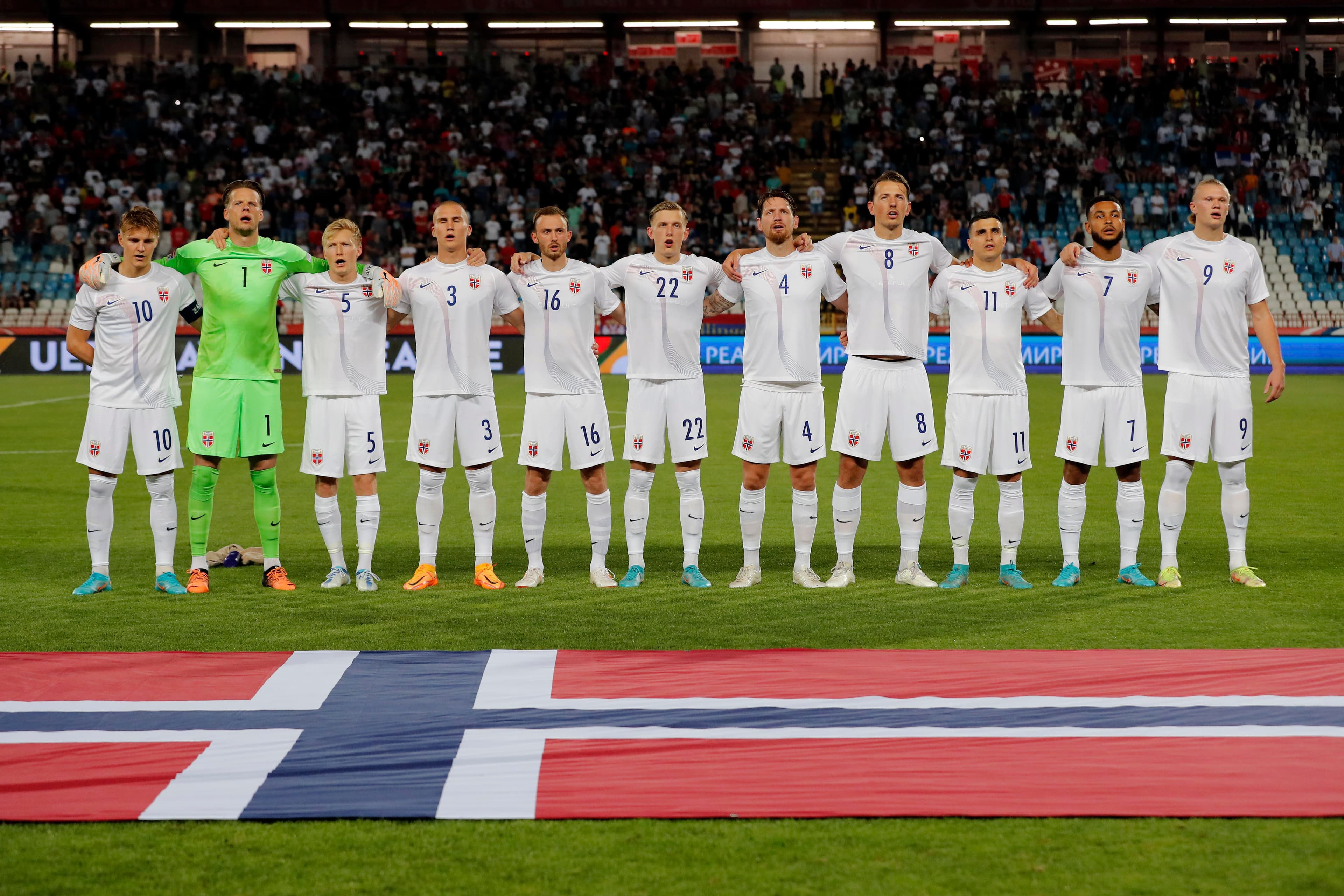 The team of Norway pose for the photo during the UEFA Nations League