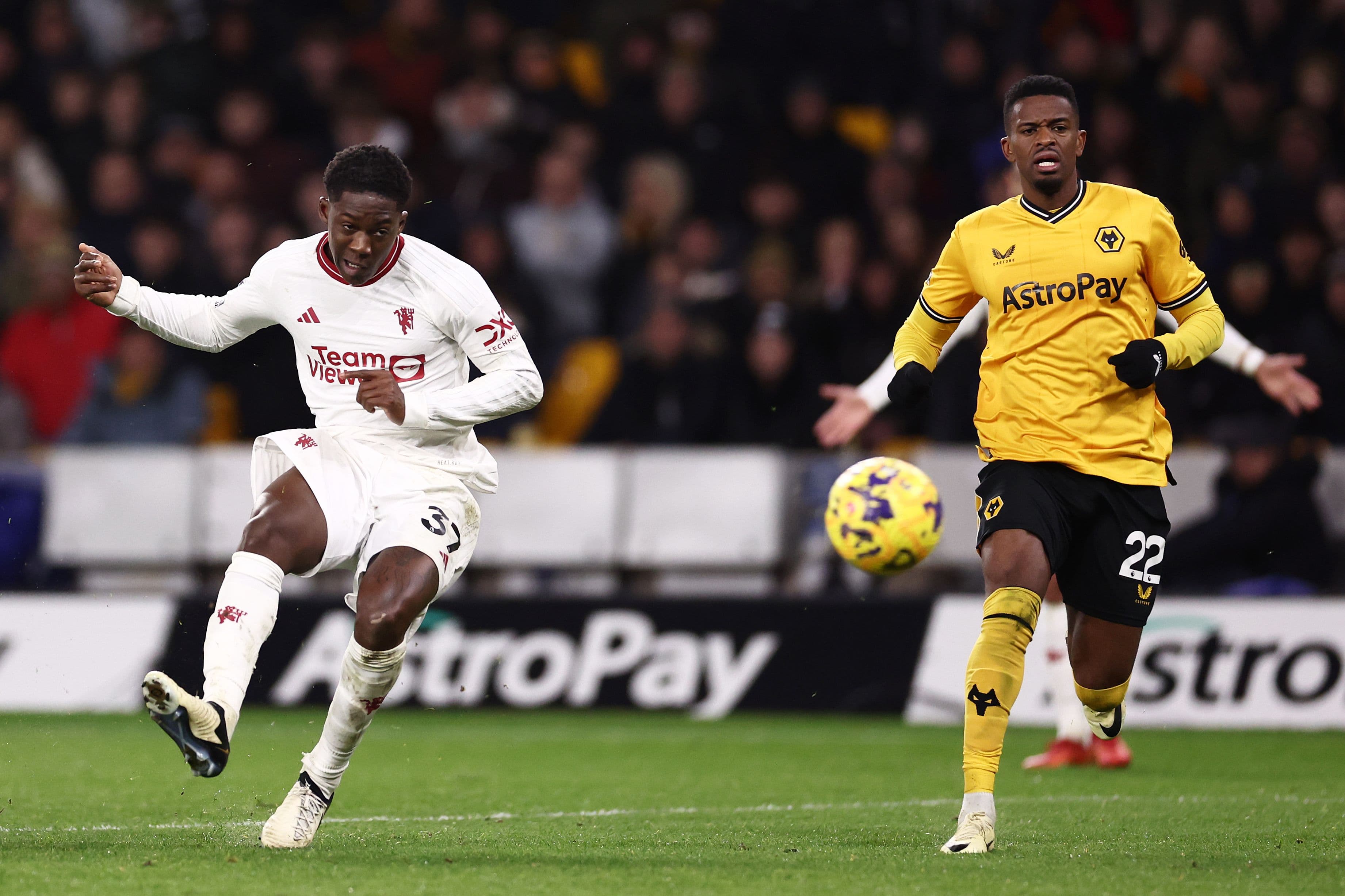 Wolverhampton Wanderers v Manchester United - Premier League