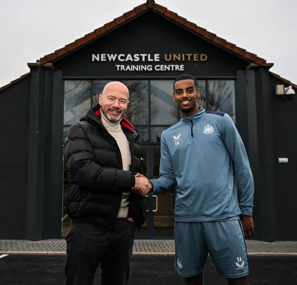 Alexander Isak meets Newcastle United Legend Alan Shearer...