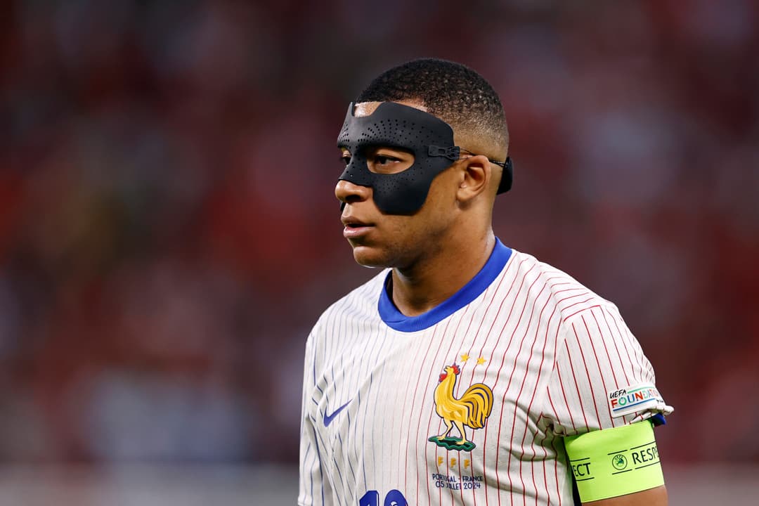 Player Mask Why do footballers wear masks?